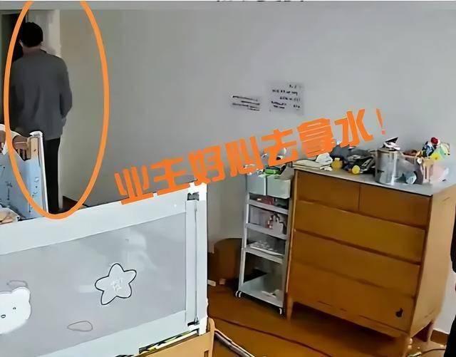 維修工上門修空調(diào)故意擰斷銅管 監(jiān)控下露出“馬腳” 更多細(xì)節(jié)曝光:空調(diào)銅管
